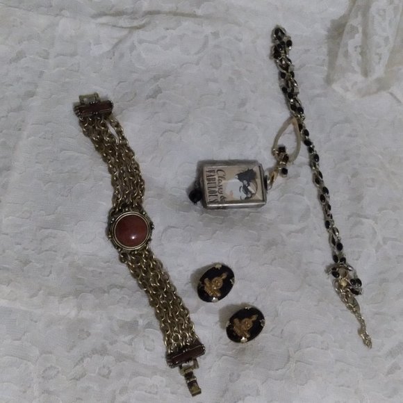 Jewel Kade Bracelet with Cabochon centre and accents at clasp - Picture 4 of 4